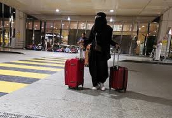  تعرف على شروط سفر المرأة السعودية لدى بلوغها سن الـ21 دون موافقة وليّها